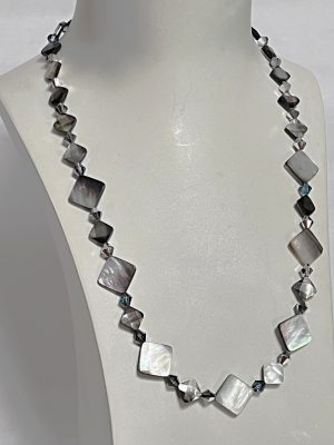 Mother of pearl shell necklace